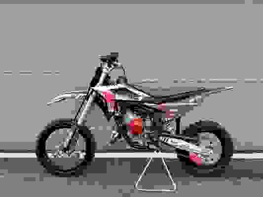 Water-Cooled 6-Speed 2-Stroke Enduro Motorcycle 58.6kg 65cc Dirt Bike for Entry-Level Riders