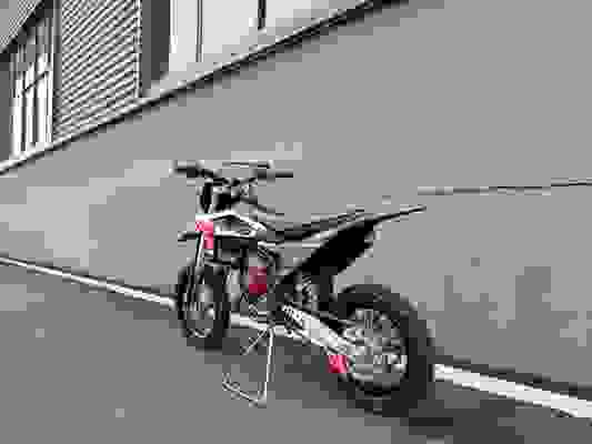 Water-Cooled 6-Speed 2-Stroke Enduro Motorcycle 58.6kg 65cc Dirt Bike for Entry-Level Riders