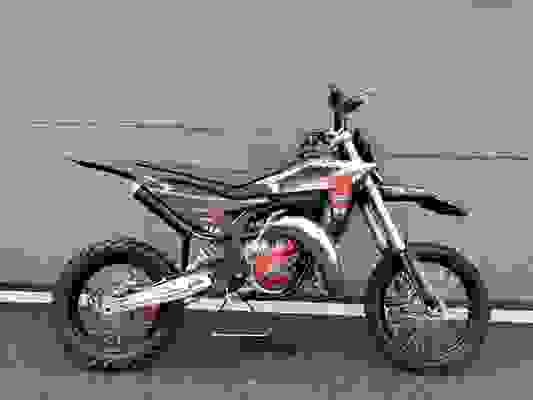 Water-Cooled 6-Speed 2-Stroke Enduro Motorcycle 58.6kg 65cc Dirt Bike for Entry-Level Riders